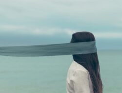 Study Finds Link Between Social Media Use and Declining Mental Health in Teens