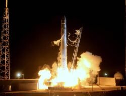 SpaceX Successfully Launches Crewed Mission to Mars