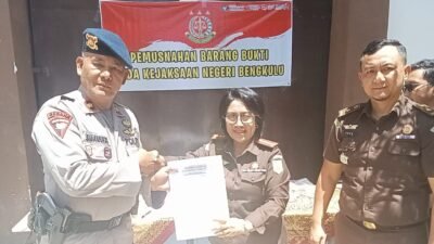 Kejaksaan Negeri Bengkulu Bersama Tim Gegana Musnahkan Ratusan Amunisi Barang Bukti 