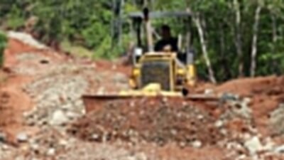 Peningkatan Infrastruktur: Satgas TMMD Ke-123 Kodim 0407/Bengkulu Melakukan Pengerasan  Jalan di Desa Tengah Padang 