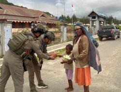 Sentuhan Humanis Satgas Ops Damai Cartenz Bersama Anak-Anak di Paniai