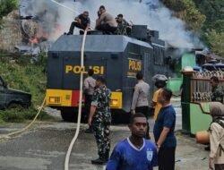 Quick Respon Polri Bantu Padamkan Kebakaran di Kodam Lama Jayapura