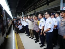 Tinjau Pengamanan Nataru di Stasiun Pasar Senen, Kapolri Ingatkan Kesiapsiagaan Hadapi Potensi Bencana