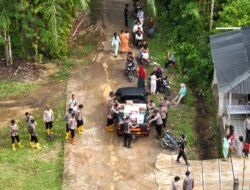Personel Brimob Polda Sumbar Pastikan Layanan Komunikasi dan Internet Lancar di Posko Kemanusiaan Agam