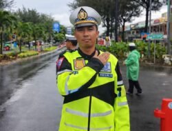 Satgas Kamseltibcarlantas Tetap Laksanakan Pengamanan di Tengah Curah Hujan Tinggi