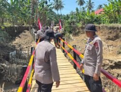 Brimob Polda Sumbar Rampungkan Jembatan Darurat Penghubung Kataping–Sungai Buluah