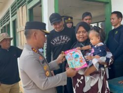 Kapolda Bengkulu Pimpin Offroad Jelajah Berkah Bhayangkara ke 2 di Batik Nau, Bengkulu Utara : Salurkan Bansos untuk Warga Terpencil