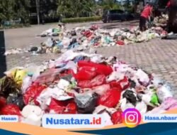 Protes Sampah Menggunung, LPM Buang Sampah di Kantor Wali Kota Bengkulu