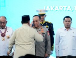 PRESIDEN PRABOWO ANUGERAHKAN BINTANG JASA DAN SATYALANCANA WIRA KARYA KEPADA PENGGERAK MBG DAN RANTAI PASOK SPPG POLRI