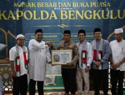 Kapolda Bengkulu Gelar Buka Puasa Bersama dengan Kesatuan Aksi Mahasiswa Muslim Indonesia ( KAMMI ) Provinsi Bengkulu di Kampoeng Ramadhan Merah Putih