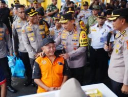 Tinjau Terminal Purabaya, Kapolri ke Sopir Bus: Hati-Hati dan Jaga Keselamatan Pemudik
