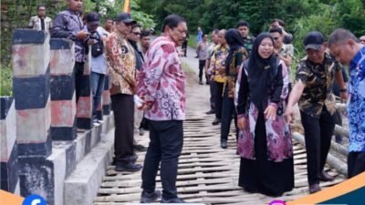 Wagub Mian Gerak Cepat Tinjau Jembatan Amblas di Air Merah