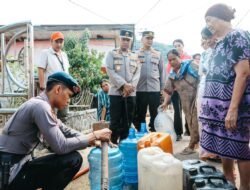 Kapolda Bengkulu Turun Langsung ke Lokasi Banjir Lebong, Kerahkan Water Treatment Atasi Krisis Air Bersih