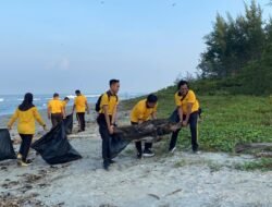 Sambut Hari Bhayangkara ke-80, Polresta Bengkulu Ikuti Aksi Bersih Pantai Panjang