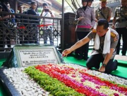 Jelang Hari Bhayangkara, Kapolri Ziarah ke Makam Gus Dur