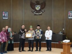 Polda Riau Raih Dua Penghargaan Keterbukaan Informasi Publik, Kapolda: Kado Istimewa Hari