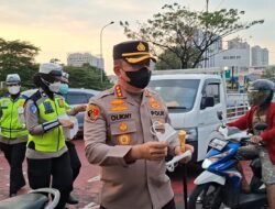 Polresta Bandara Soetta Bersama Stakeholder Berbagi Snack dan Minuman di Bandara Soetta