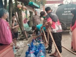 Hadir di Tengah Krisis: Polda Kalbar Gelar Bakti Kesehatan dan Salurkan Air Bersih Bagi Warga