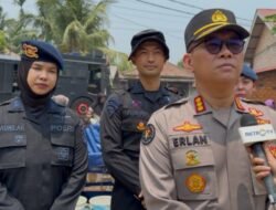 Brimob Polda Jambi Salurkan Air Bersih, Bantu Warga Terdampak Kekeringan di Muaro Jambi