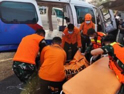 30 Mil Laut Dari Darat, Helikopter Polri Evakuasi Jenazah Korban KM Virgo Transpir 8